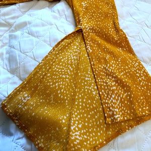 Long split sleeve tunic.